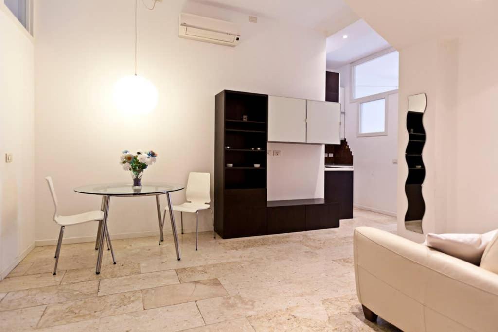 Milan Downtown - The Flat Apartment Bagian luar foto