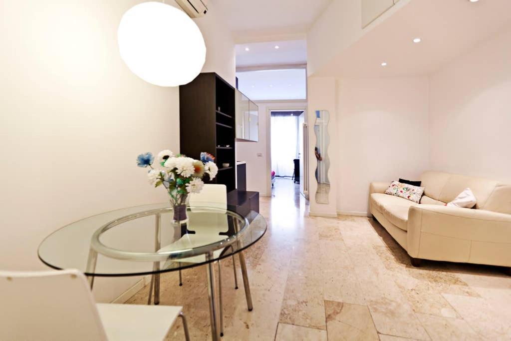 Milan Downtown - The Flat Apartment Bagian luar foto