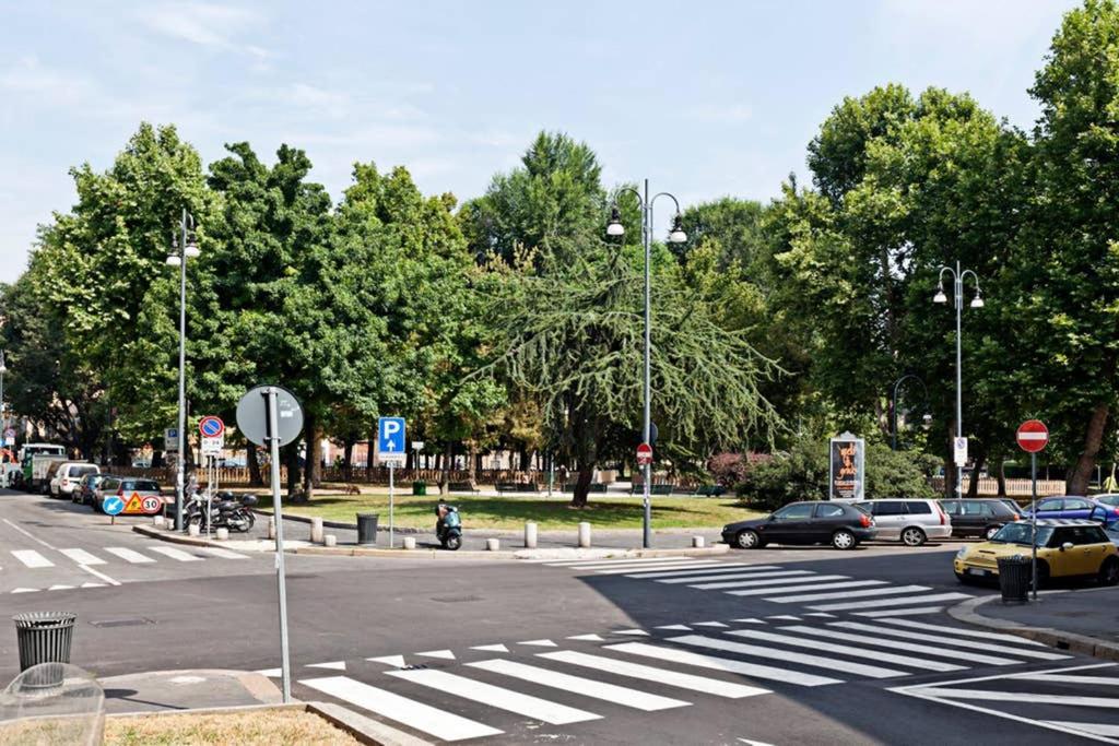 Milan Downtown - The Flat Apartment Bagian luar foto